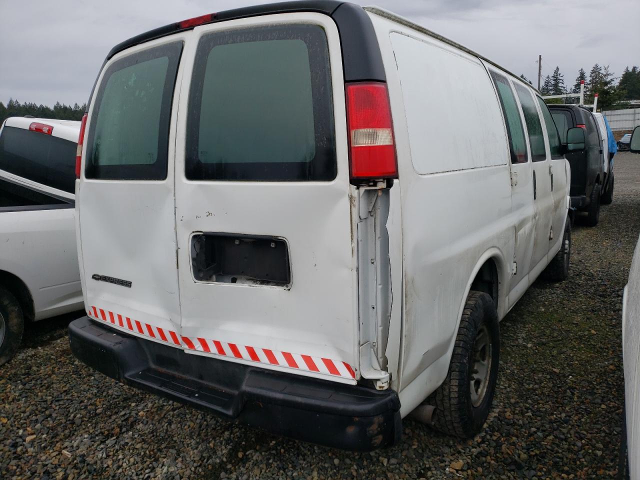 2008 Chevrolet Express - Image 3