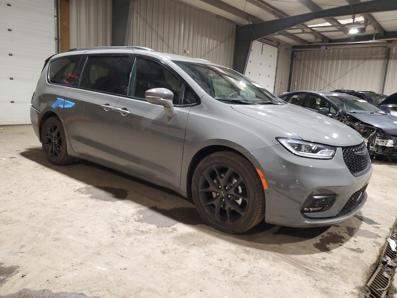 2022 Chrysler Pacifica - Image 4