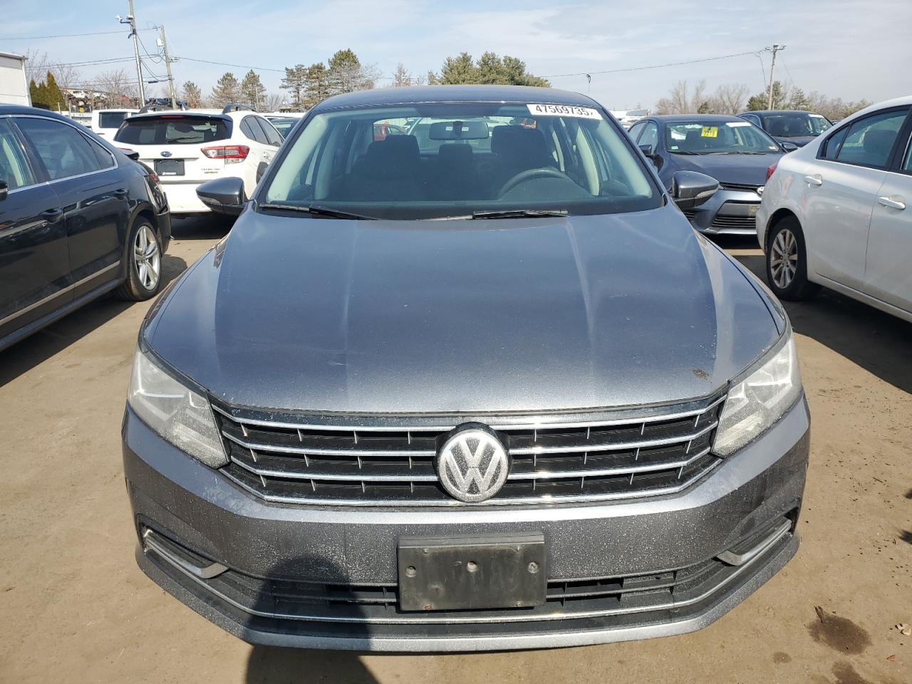 2017 Volkswagen Passat - Image 5