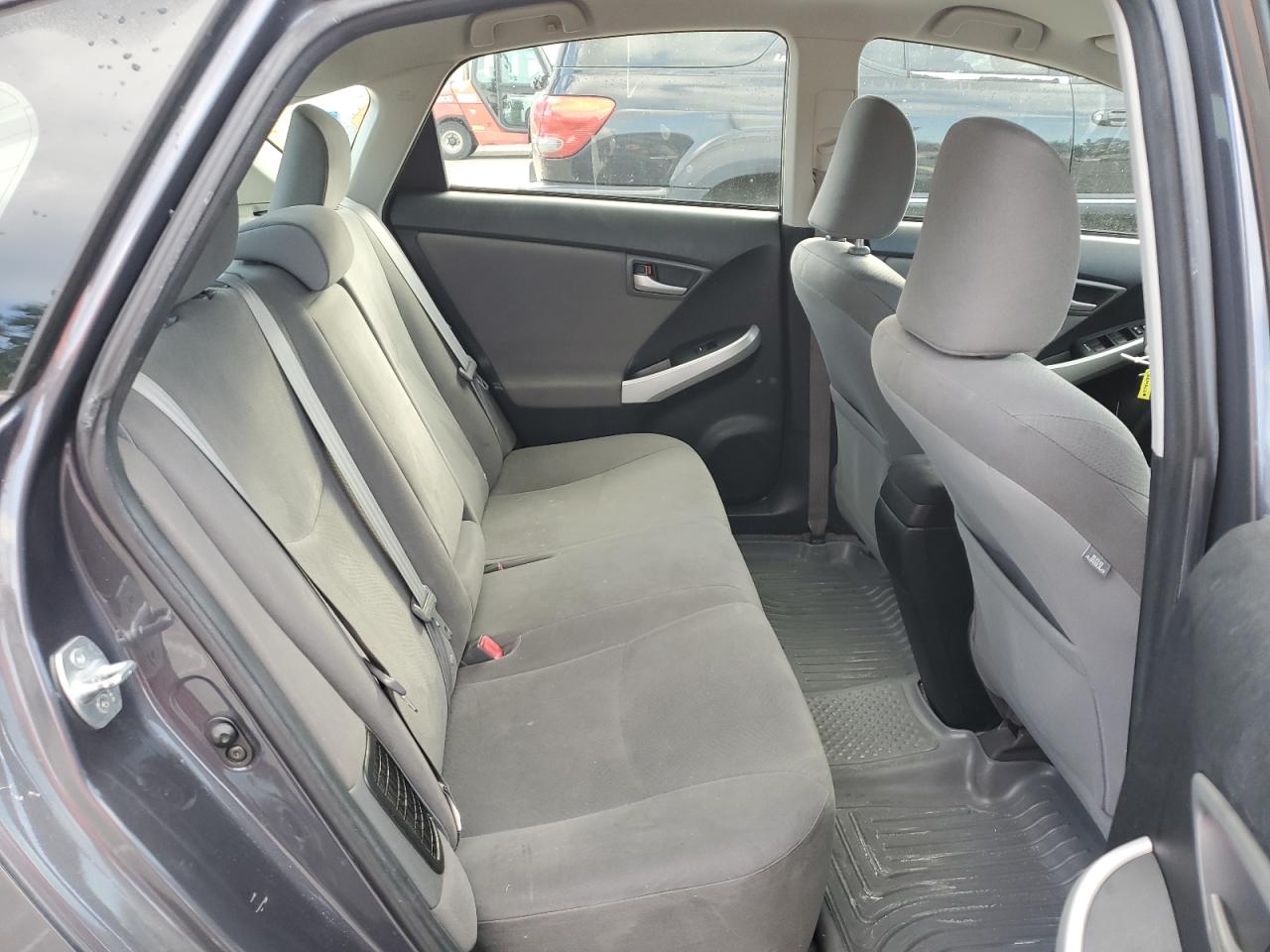2013 Toyota Prius - Image 10