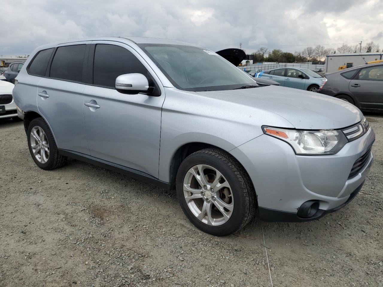 2014 Mitsubishi Outlander - Image 4