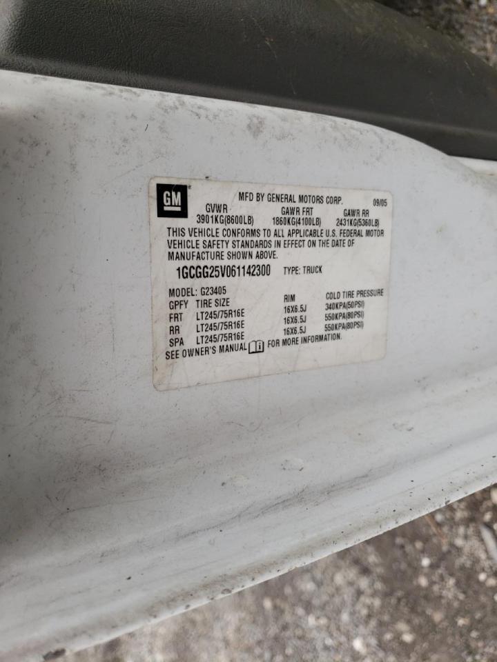 2006 Chevrolet Express - Image 13