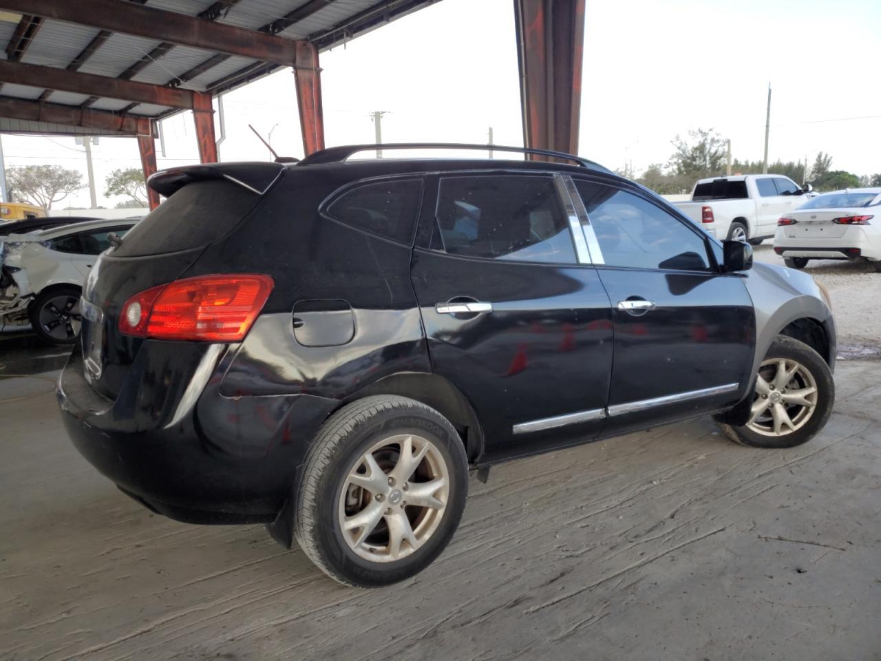 2011 Nissan Rogue - Image 3