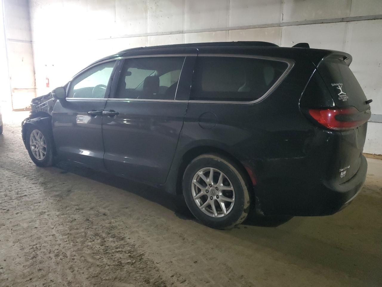 2022 Chrysler Pacifica - Image 2