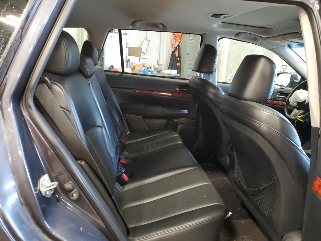 2010 Subaru Outback - Image 11