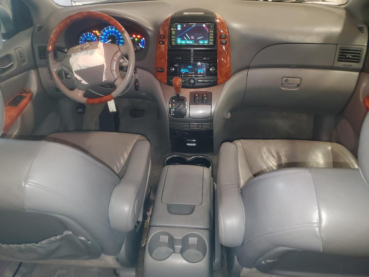 2007 Toyota Sienna - Image 8