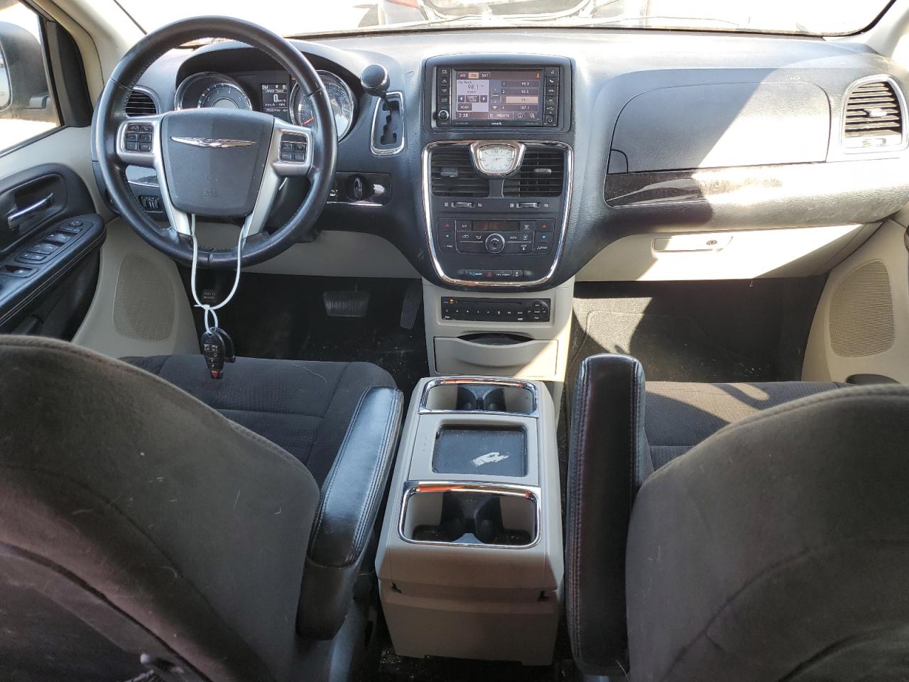 2012 Chrysler Town & Country - Image 8