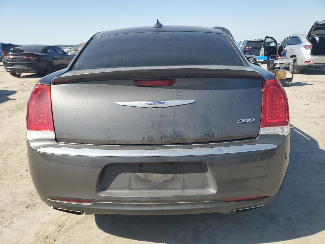 2019 Chrysler 300 - Image 6
