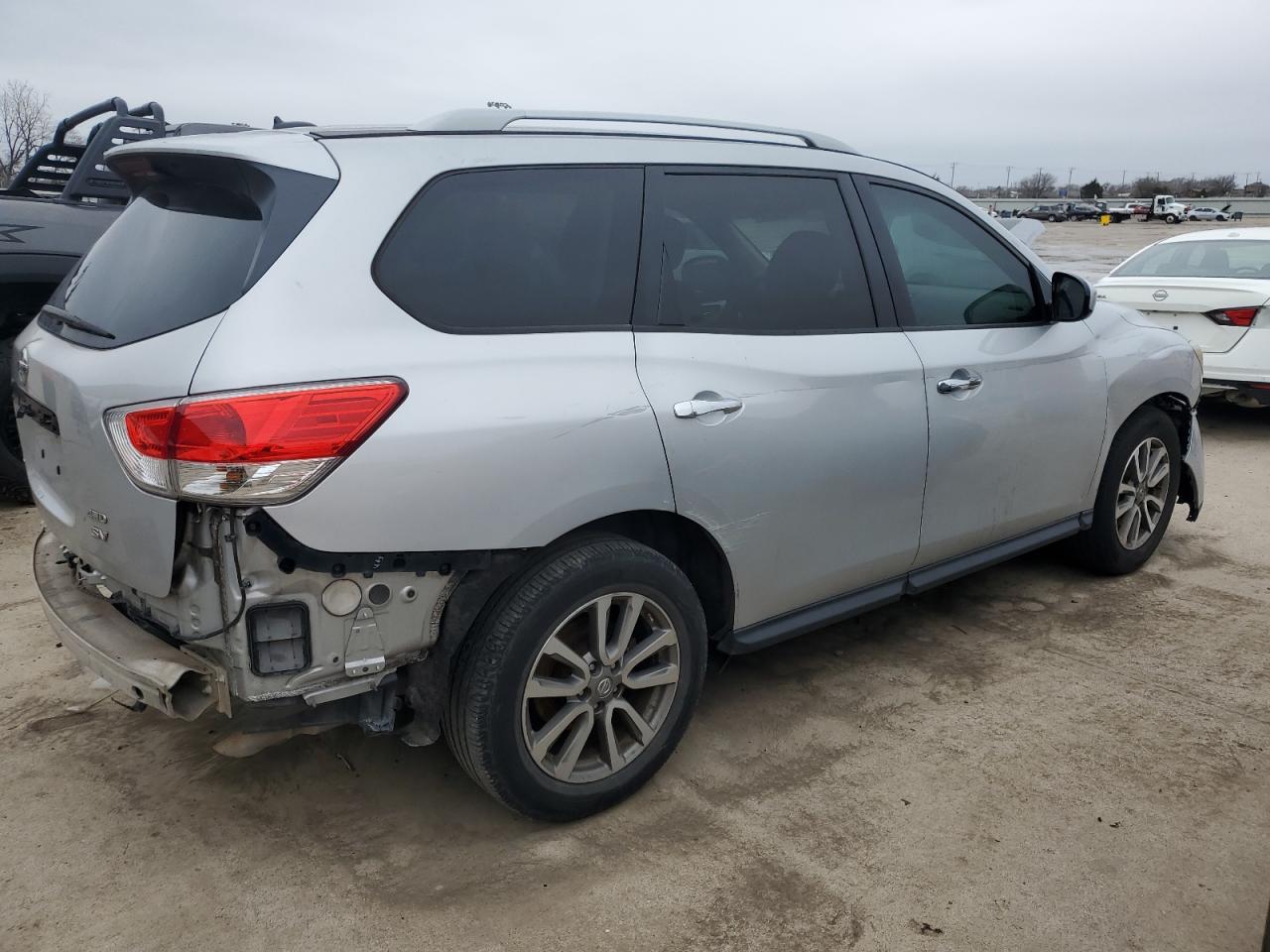 2015 Nissan Pathfinder - Image 3