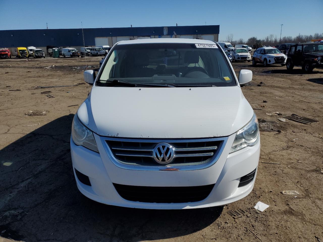 2013 Volkswagen Routan - Image 5