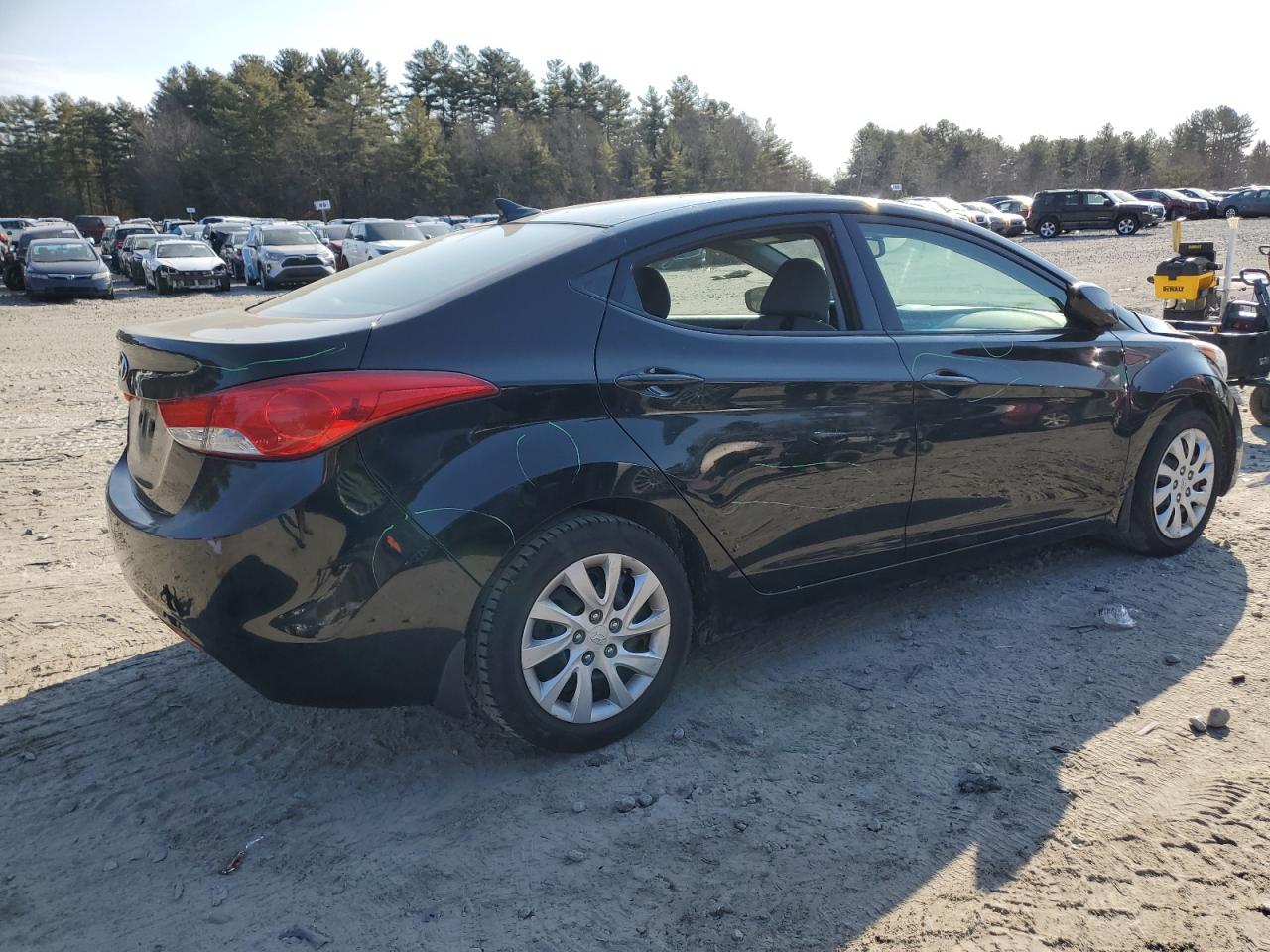 2013 Hyundai Elantra - Image 3