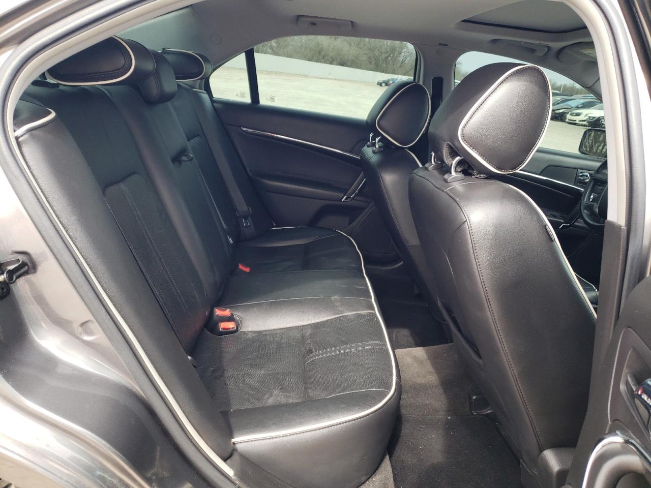 2012 Lincoln MKZ - Image 10