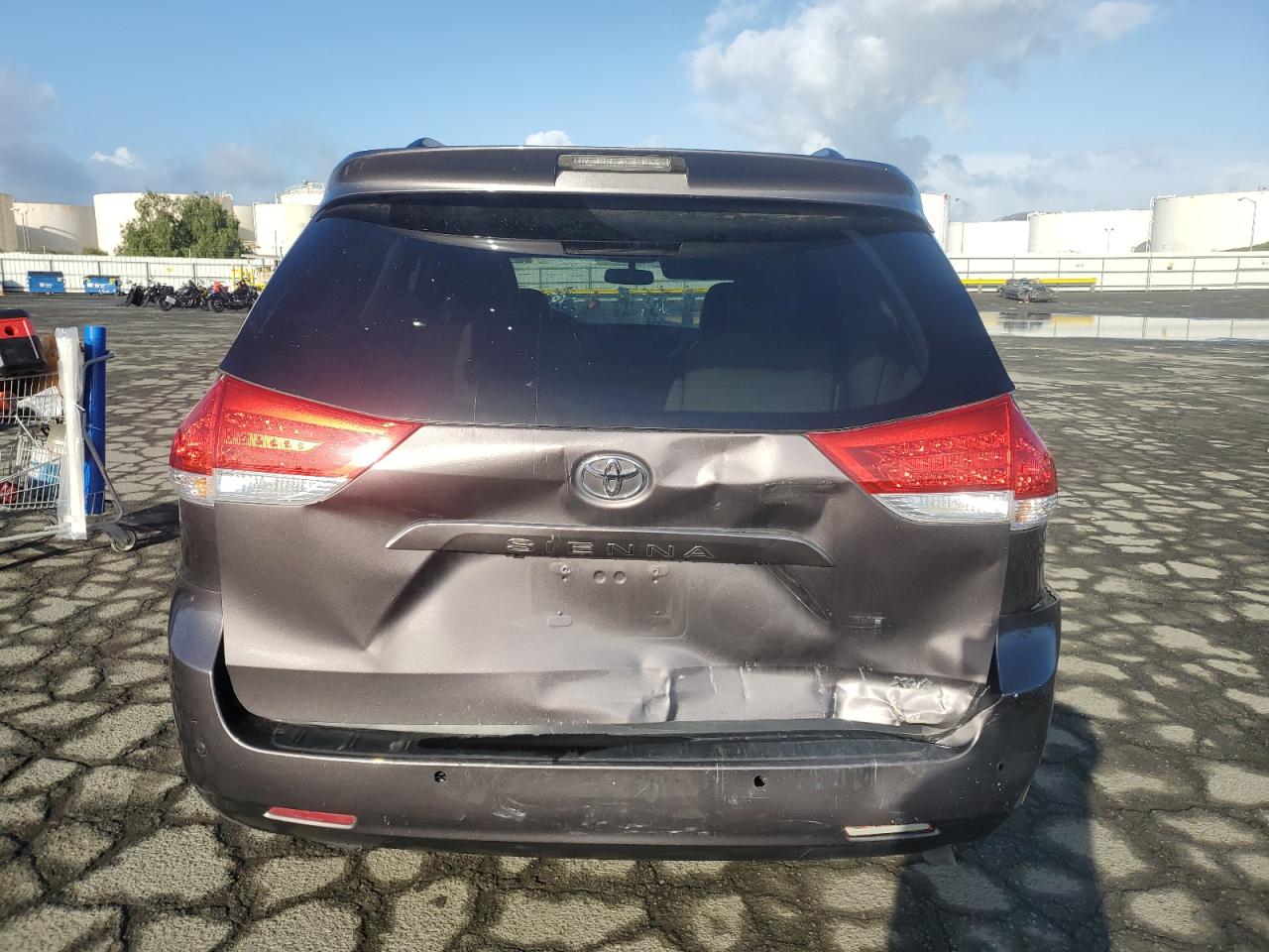 2013 Toyota Sienna - Image 6
