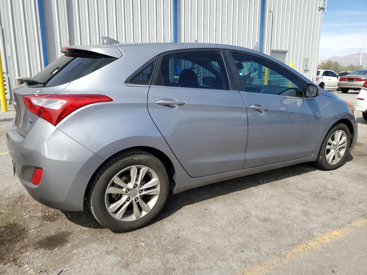 2013 Hyundai Elantra - Image 3