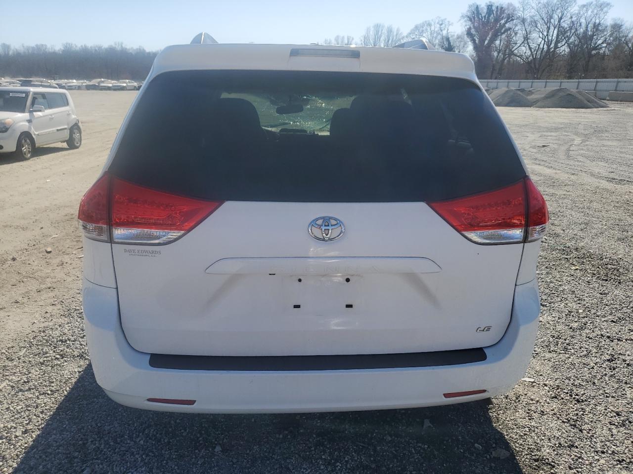 2011 Toyota Sienna - Image 6