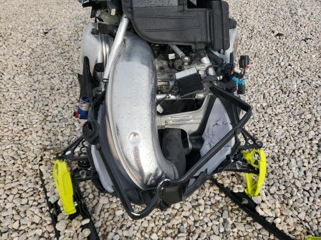 2022 POLA SNOWMOBILE