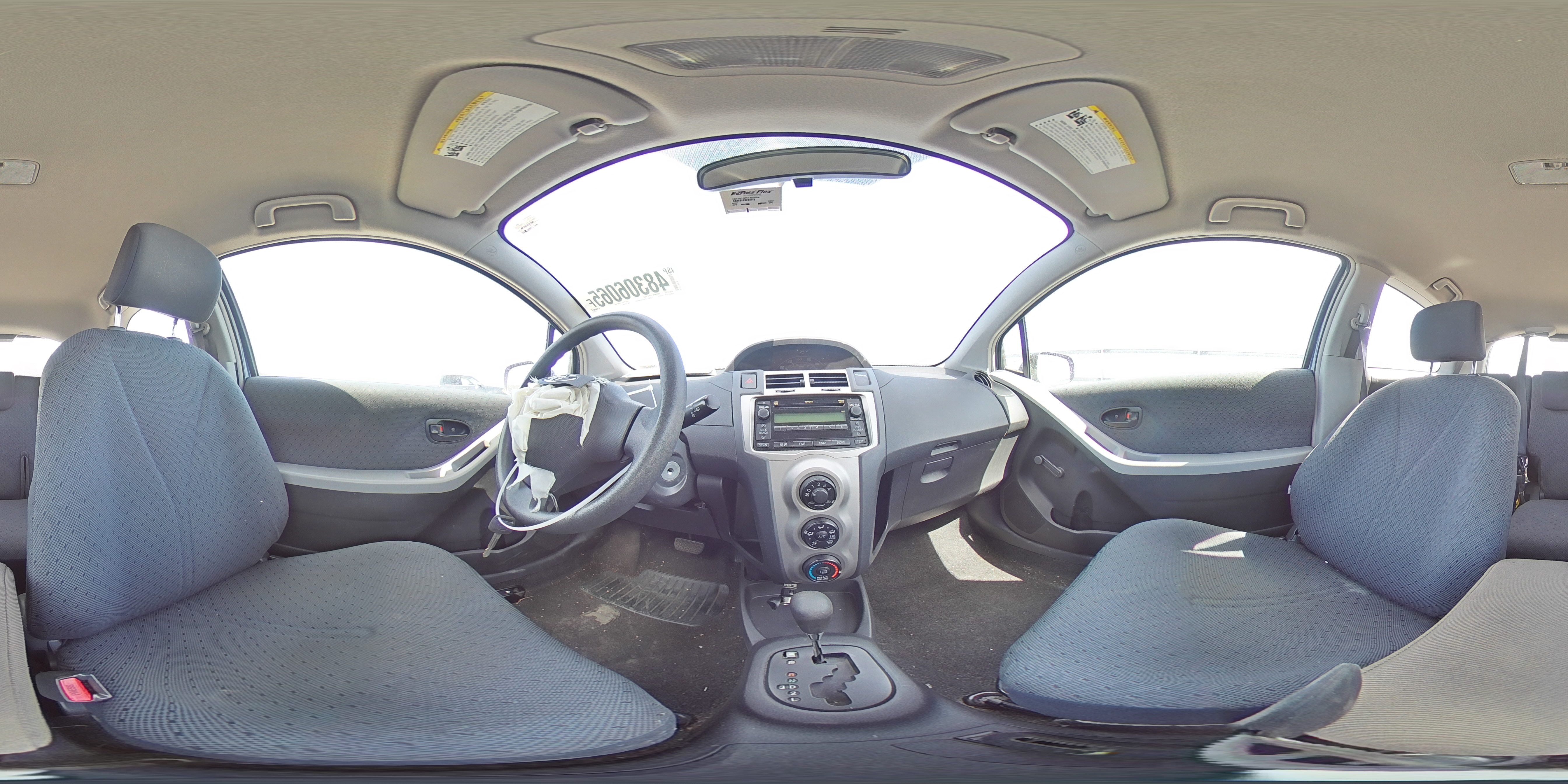 2010 Toyota Yaris - Image 13