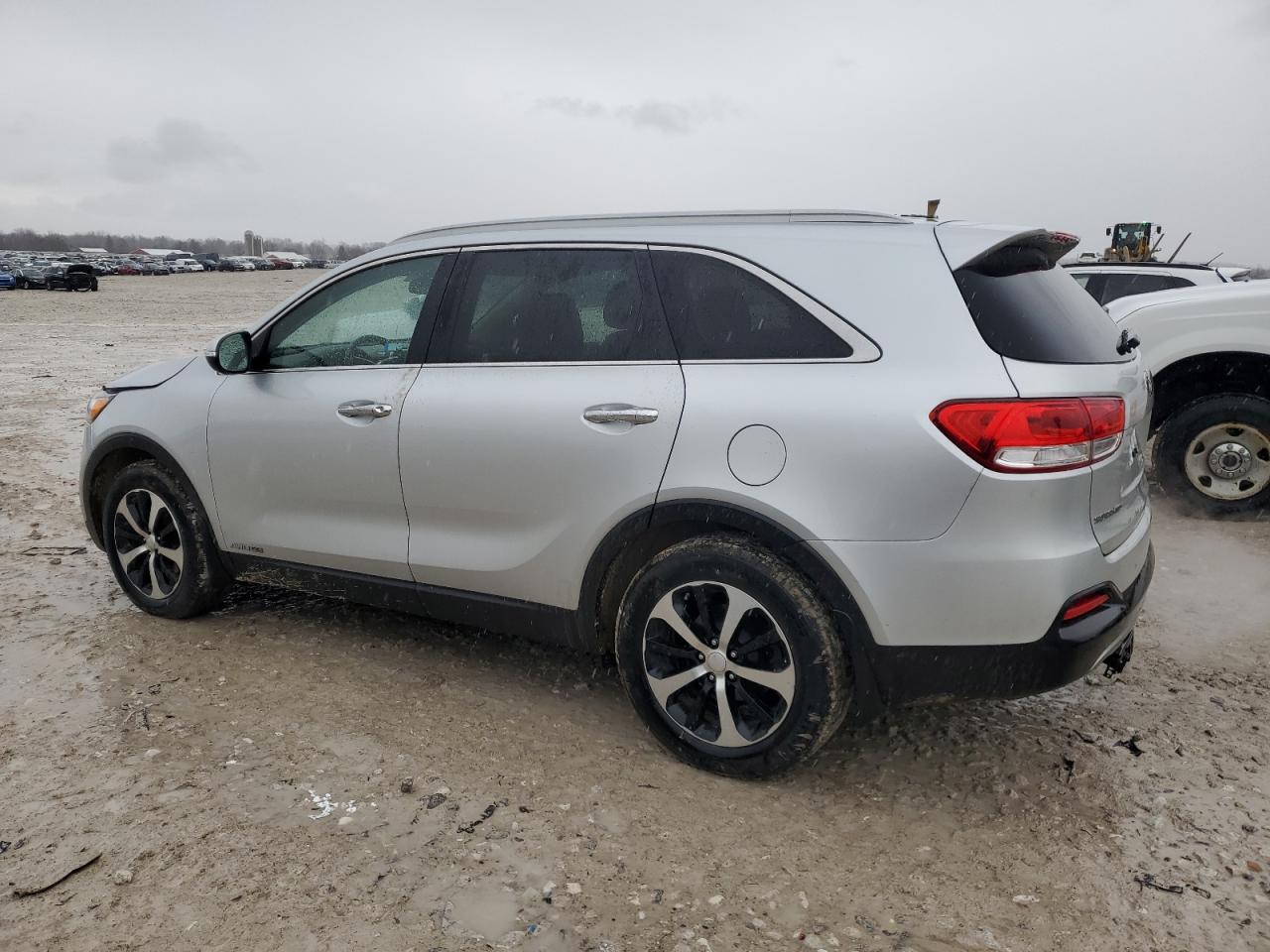 2016 Kia Sorento - Image 2