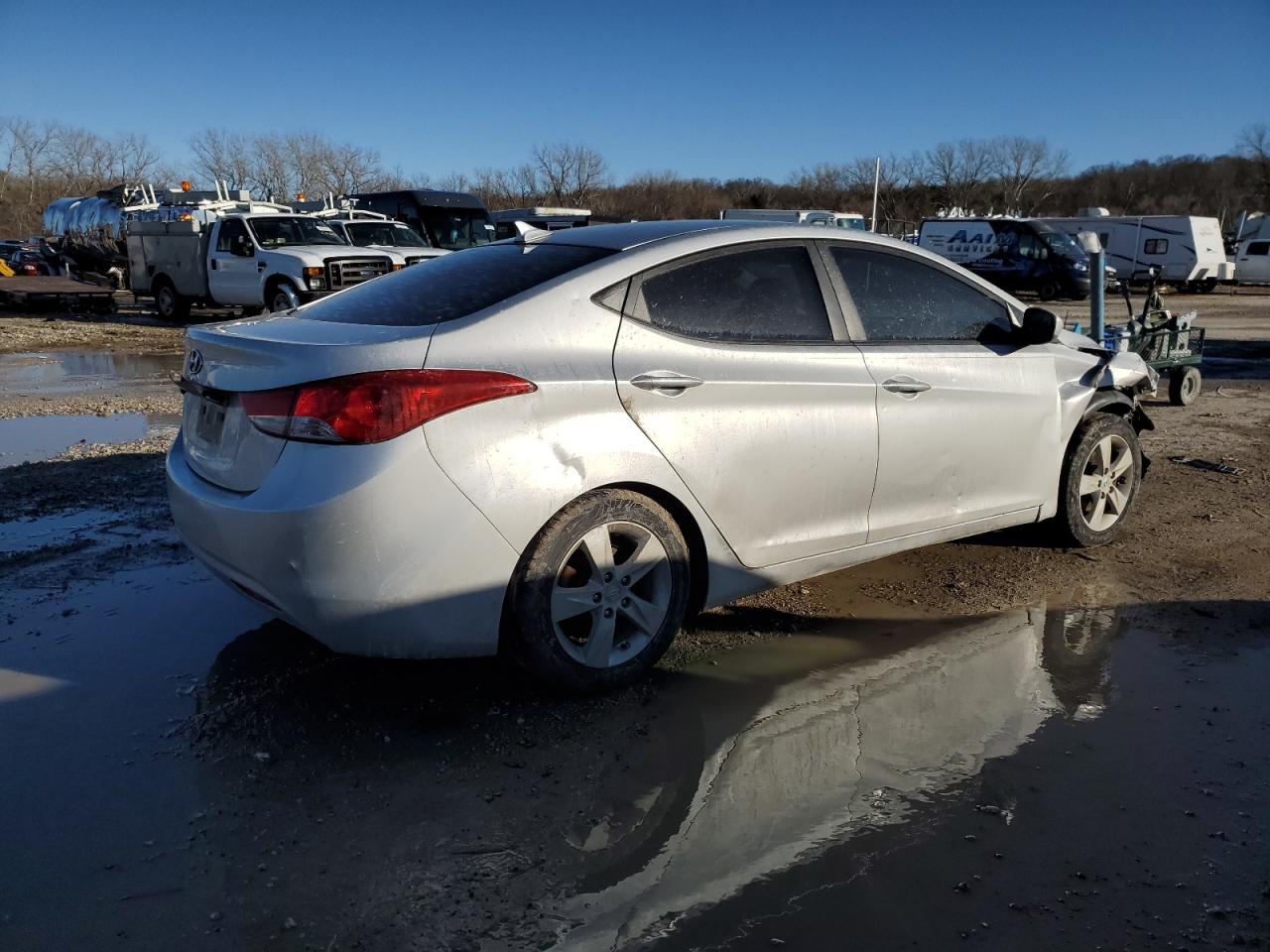 2013 Hyundai Elantra - Image 3