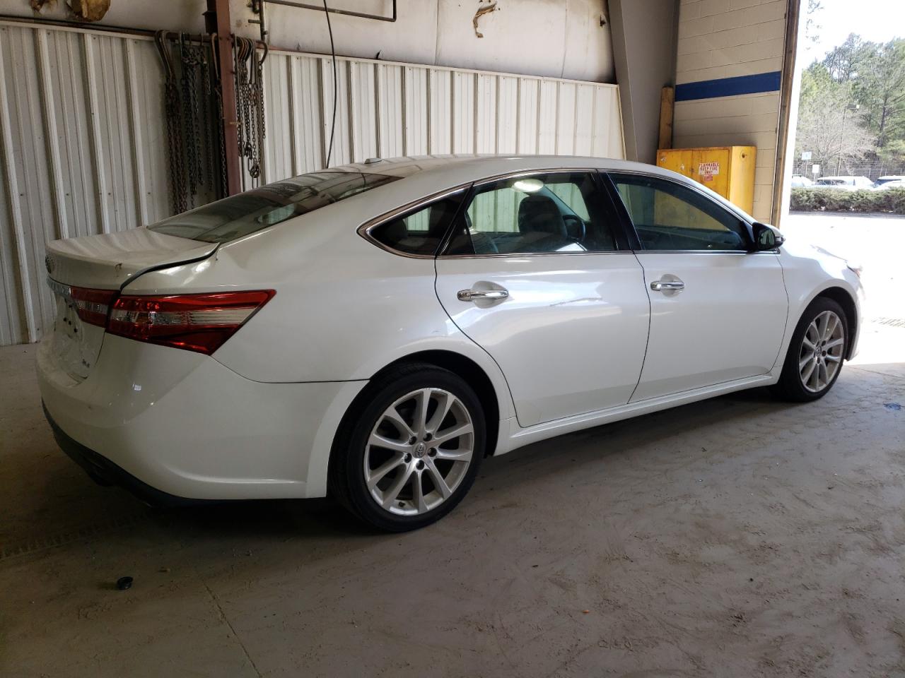 2013 Toyota Avalon - Image 3