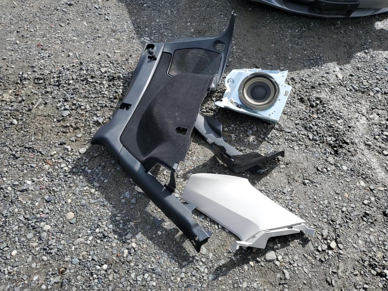 2014 Subaru Outback - Image 13