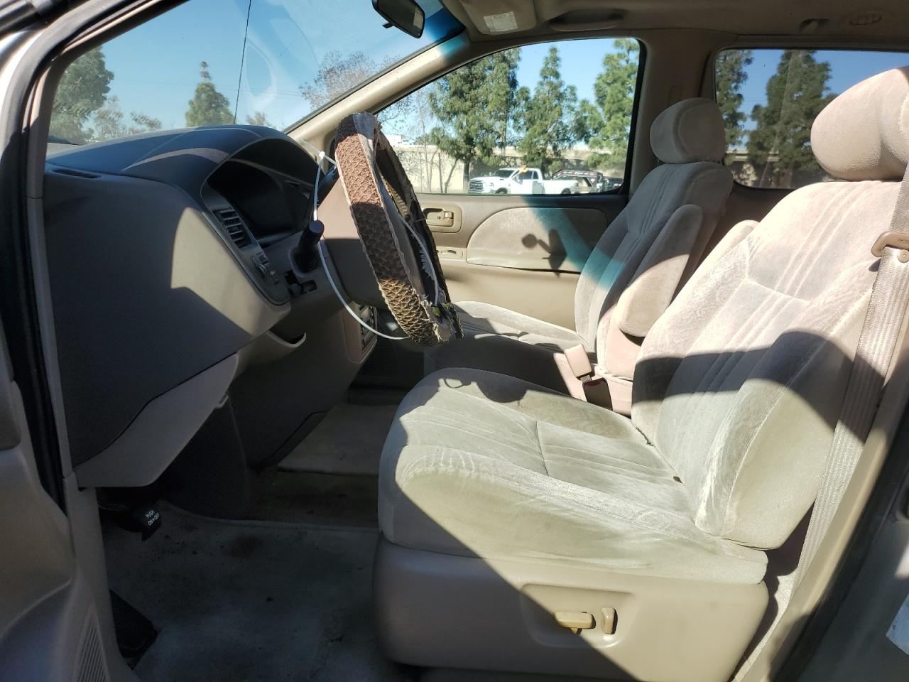 1999 Toyota Sienna - Image 7