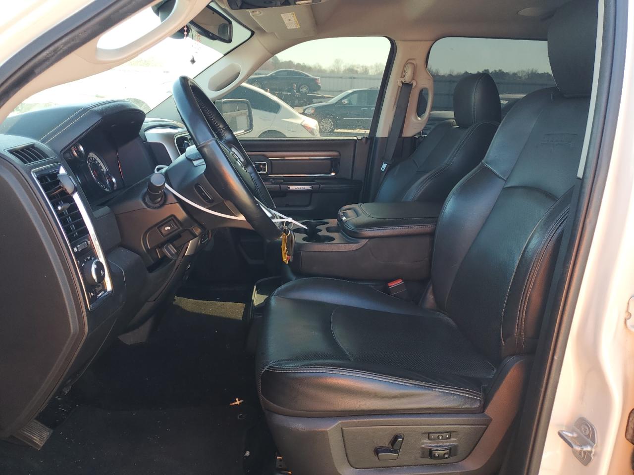 2016 RAM 1500 - Image 7