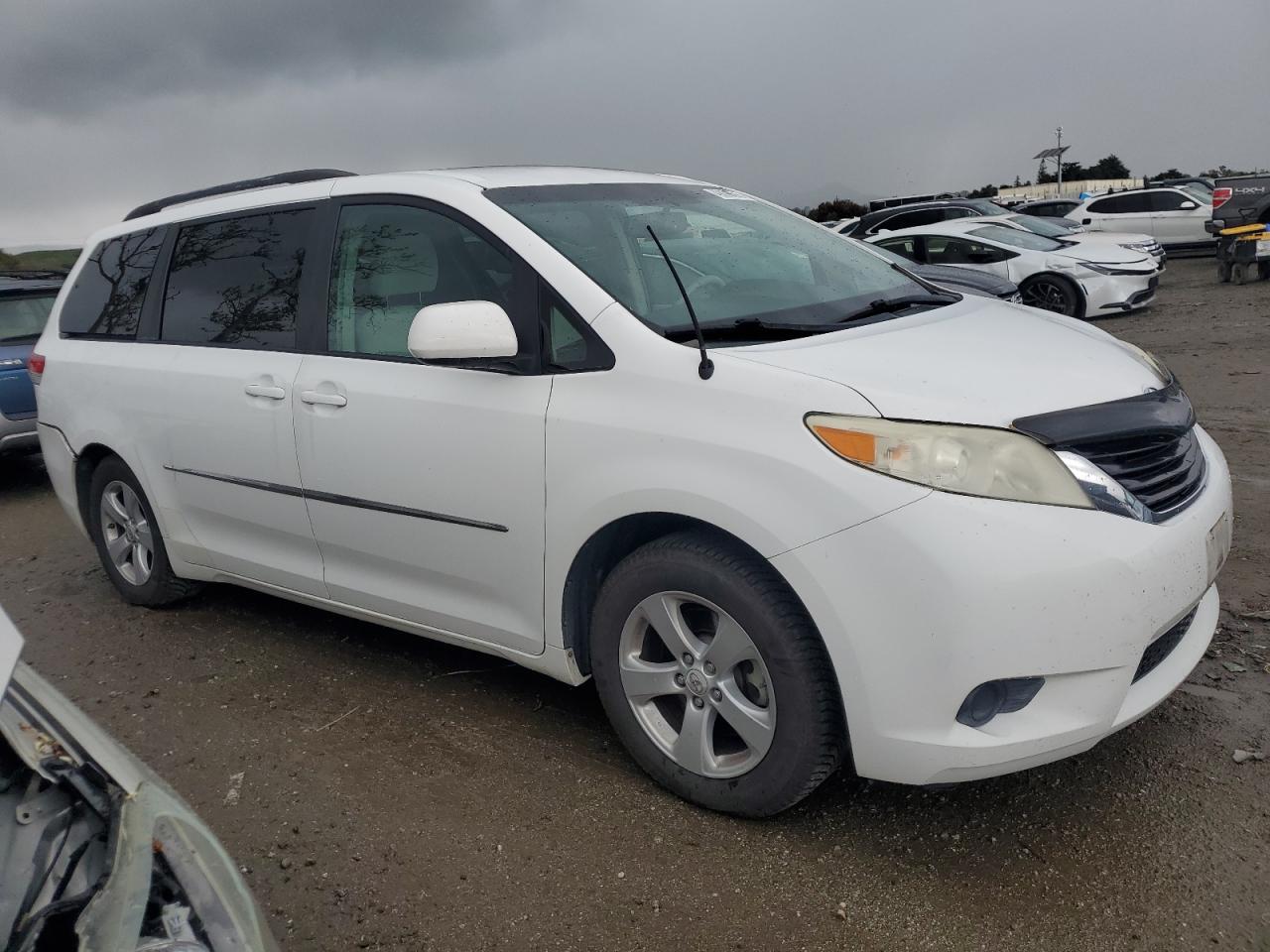 2011 Toyota Sienna - Image 4