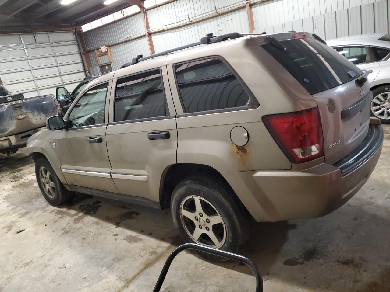 2005 Jeep Grand Cherokee - Image 2