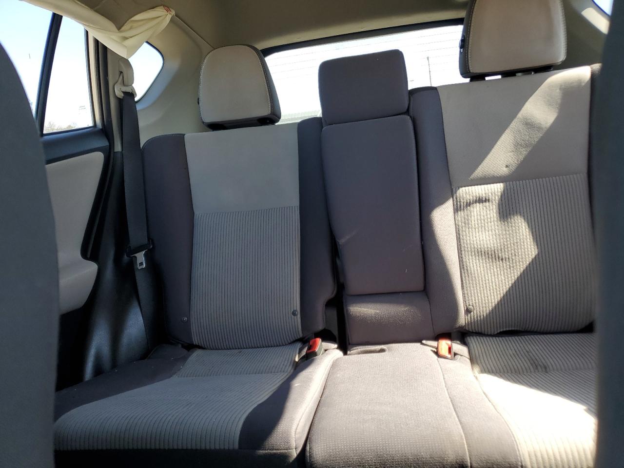 2015 Toyota RAV 4 - Image 10