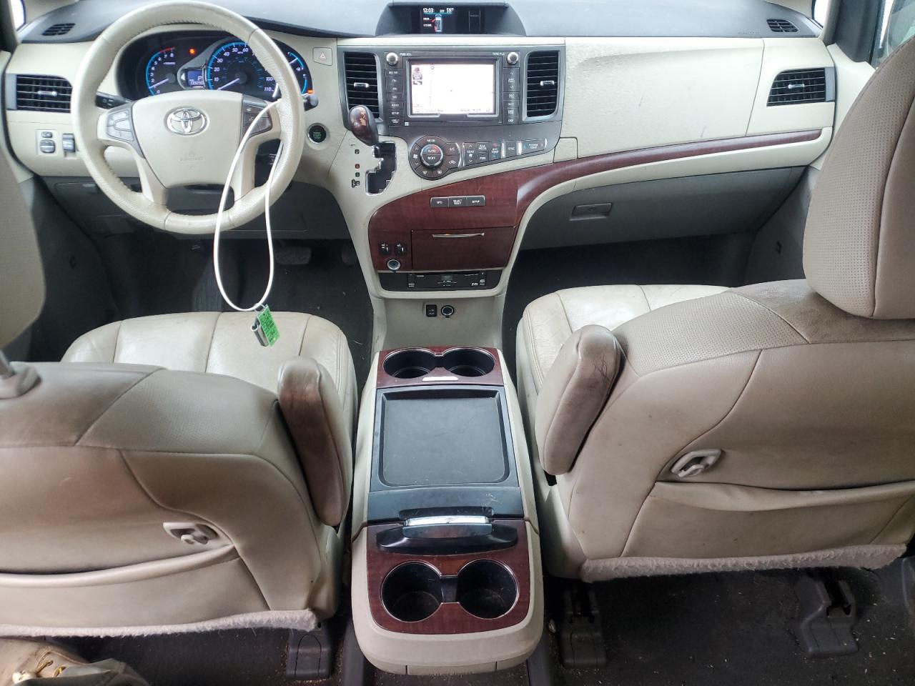 2011 Toyota Sienna - Image 8