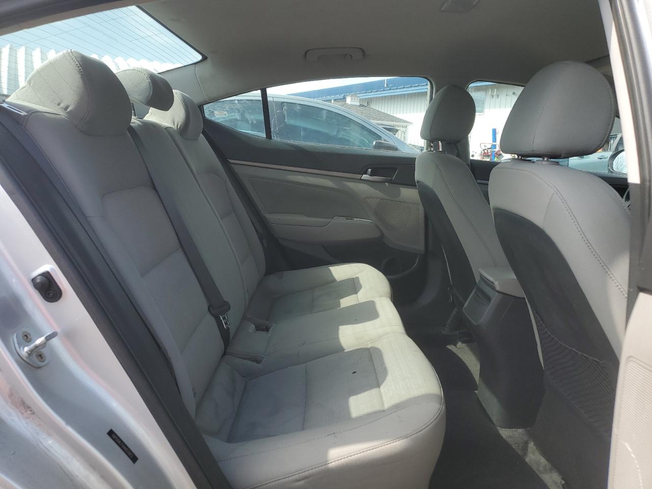 2017 Hyundai Elantra - Image 10