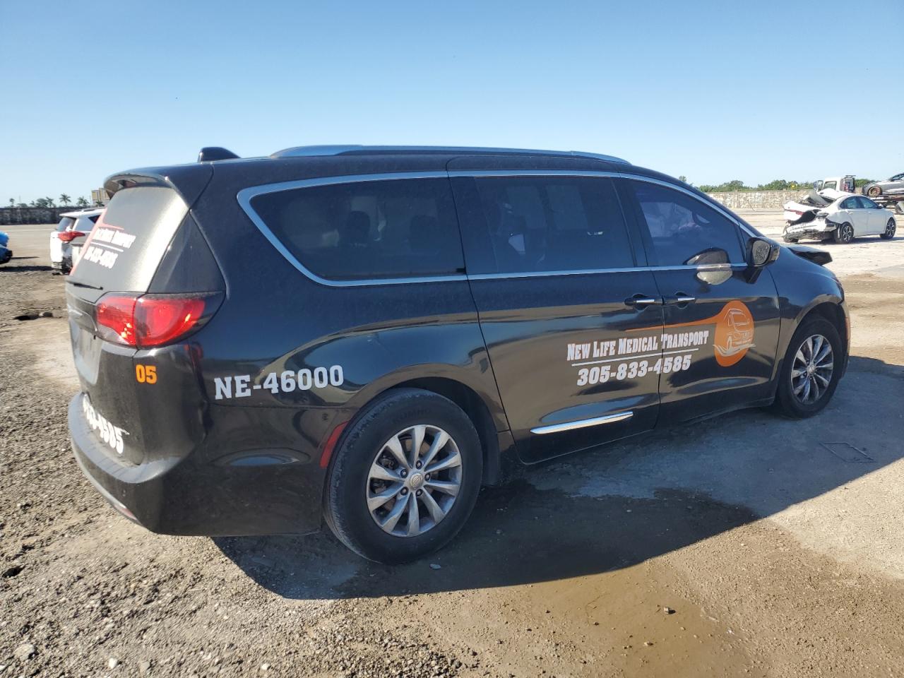 2019 Chrysler Pacifica - Image 3