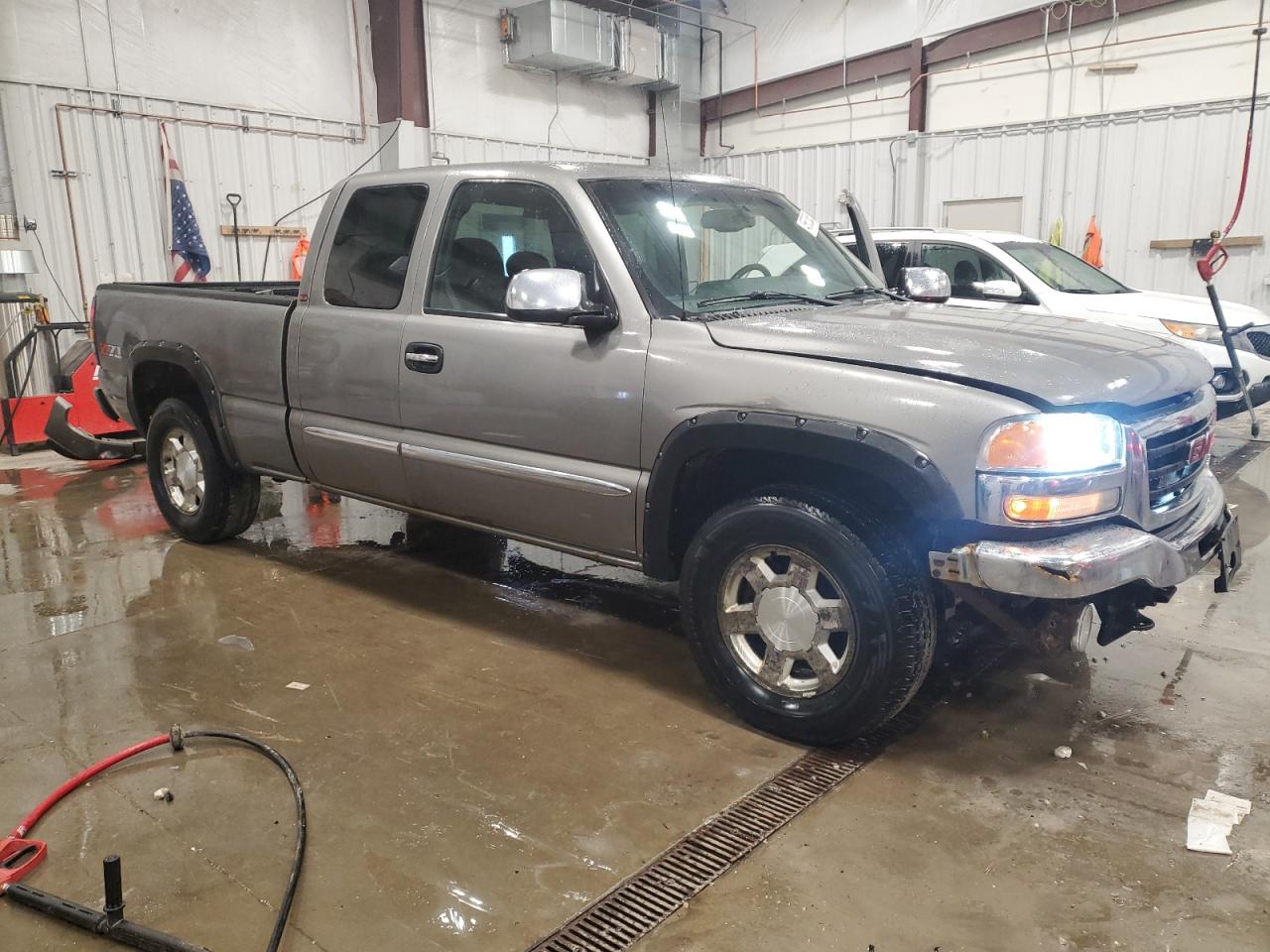 2007 GMC Sierra - Image 4