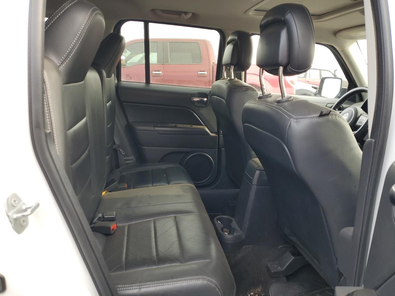 2015 Jeep Liberty (Patriot) - Image 10