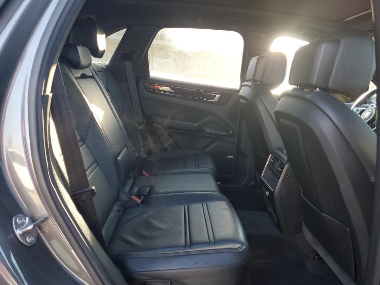 2019 Porsche Cayenne - Image 11