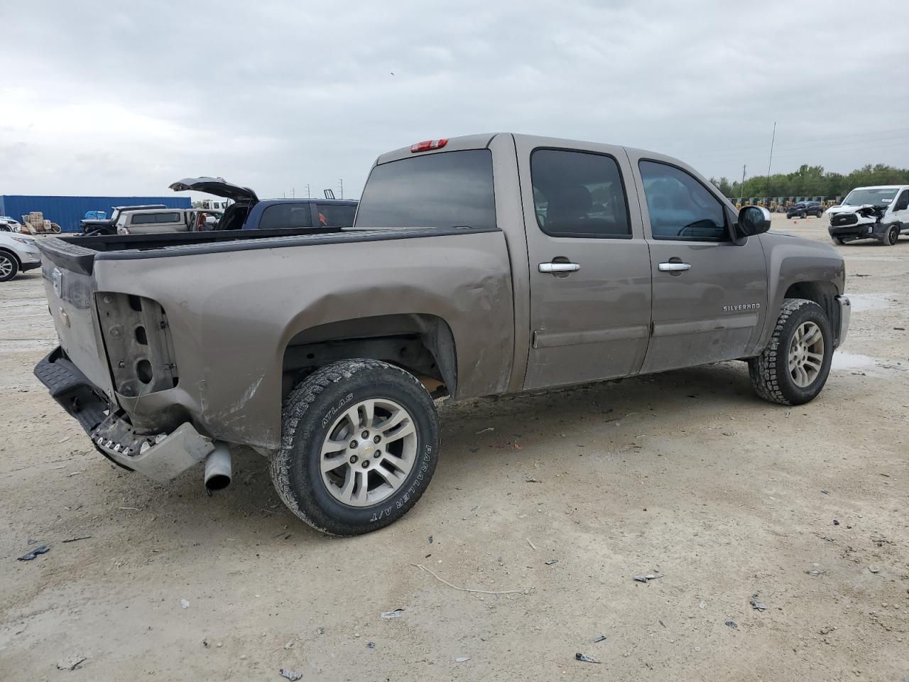 2012 Chevrolet Silverado - Image 3
