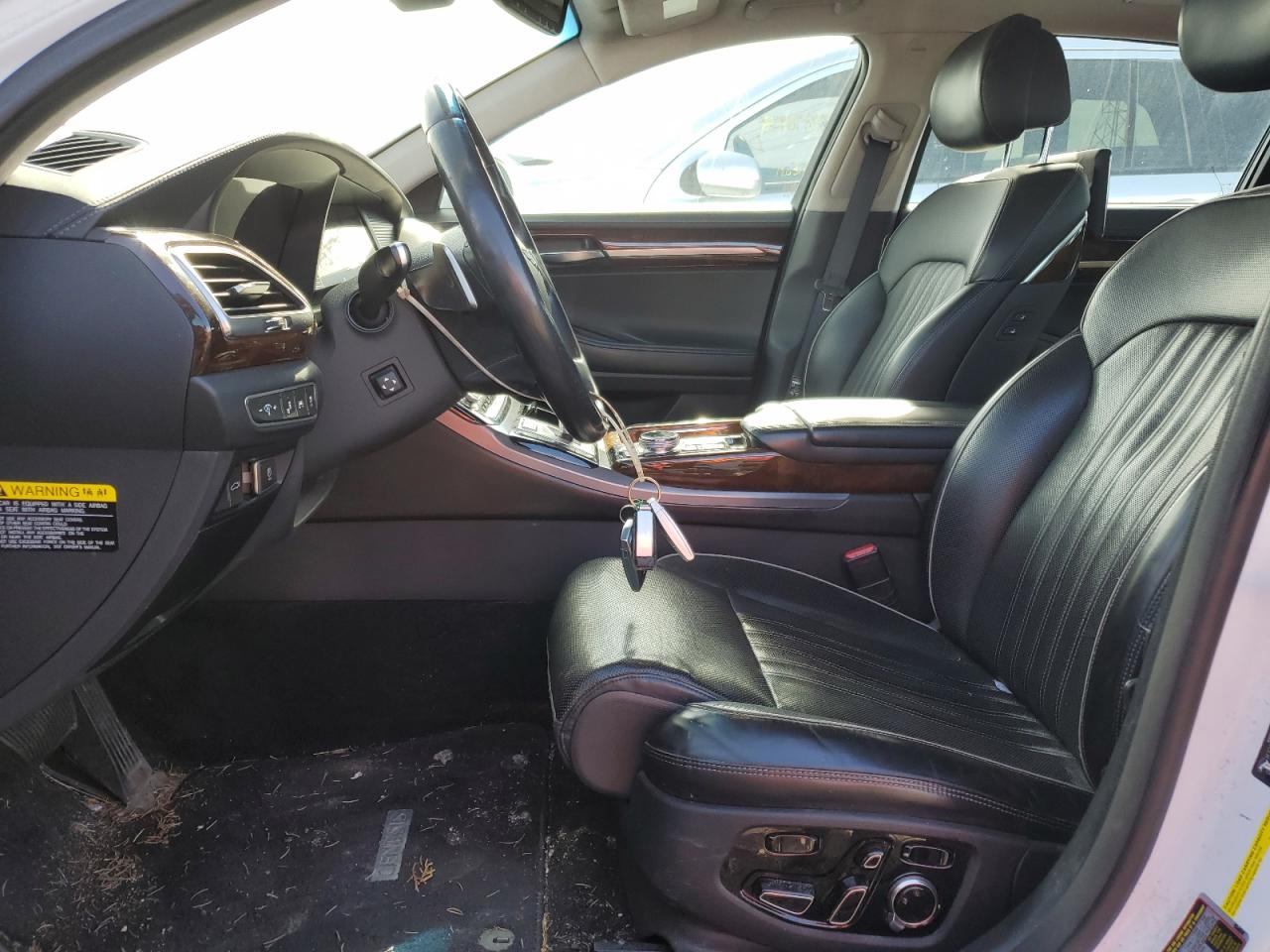 2018 Genesis G90 - Image 7