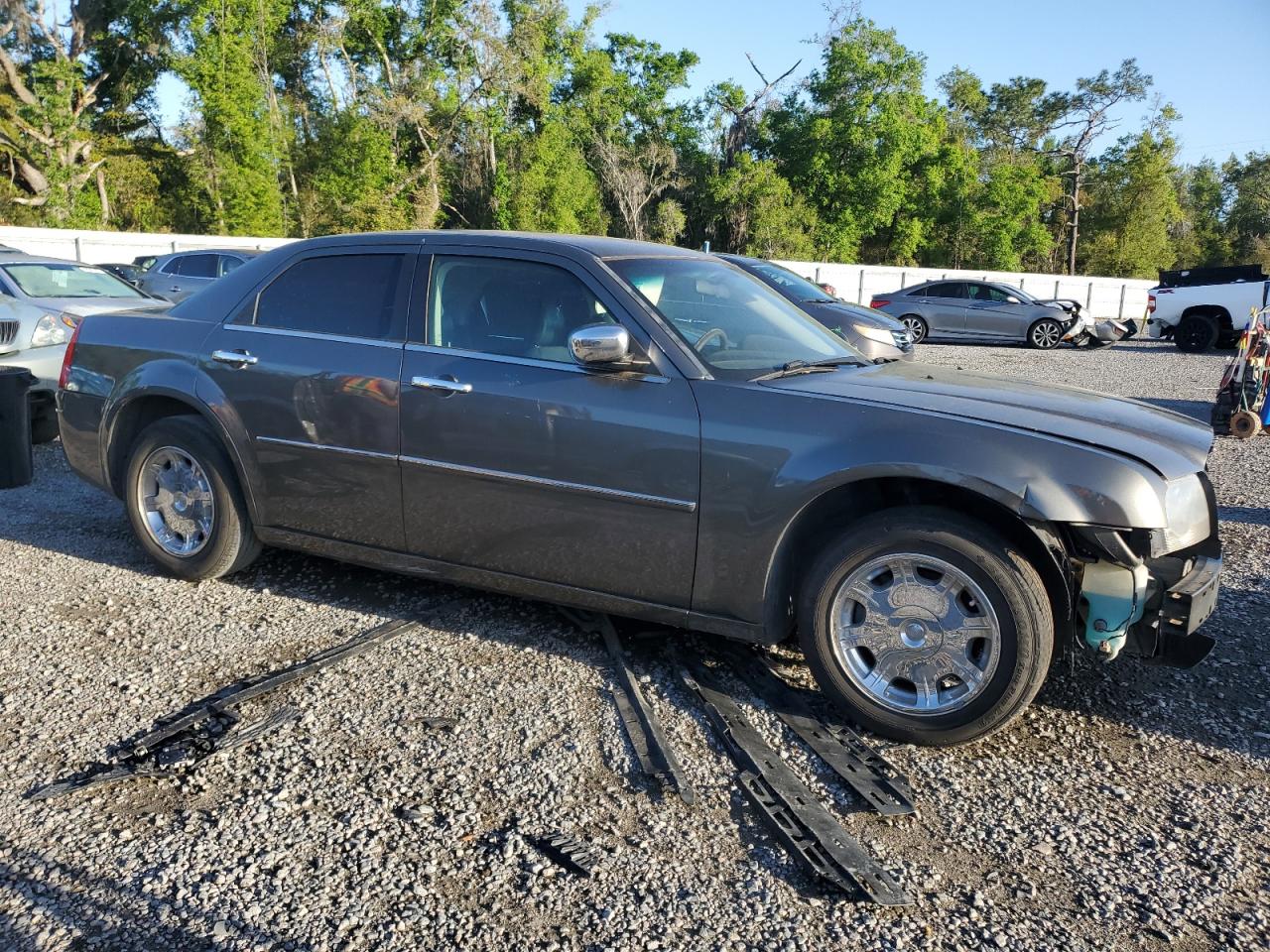 2010 Chrysler 300 - Image 4