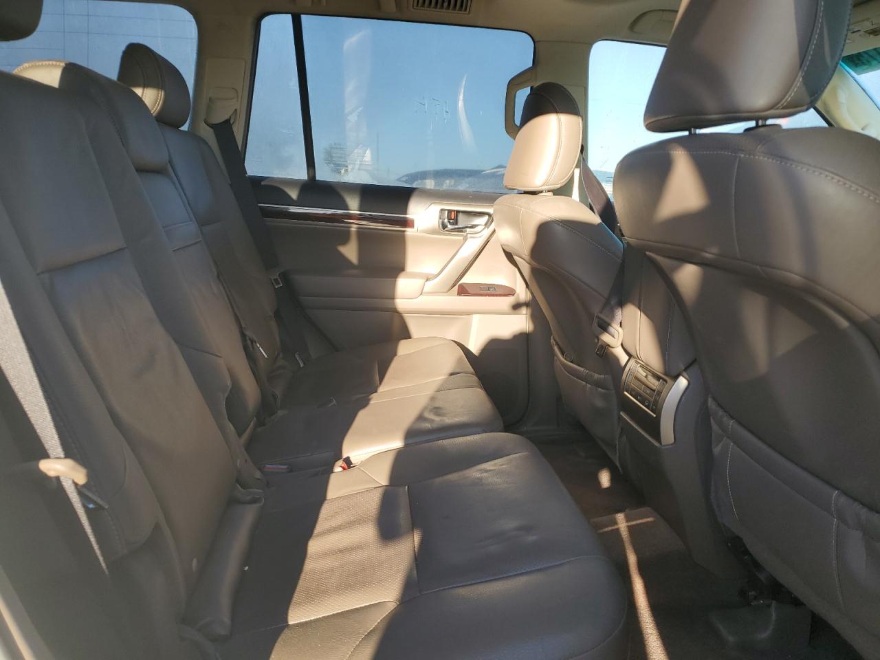 2015 Lexus GX - Image 11