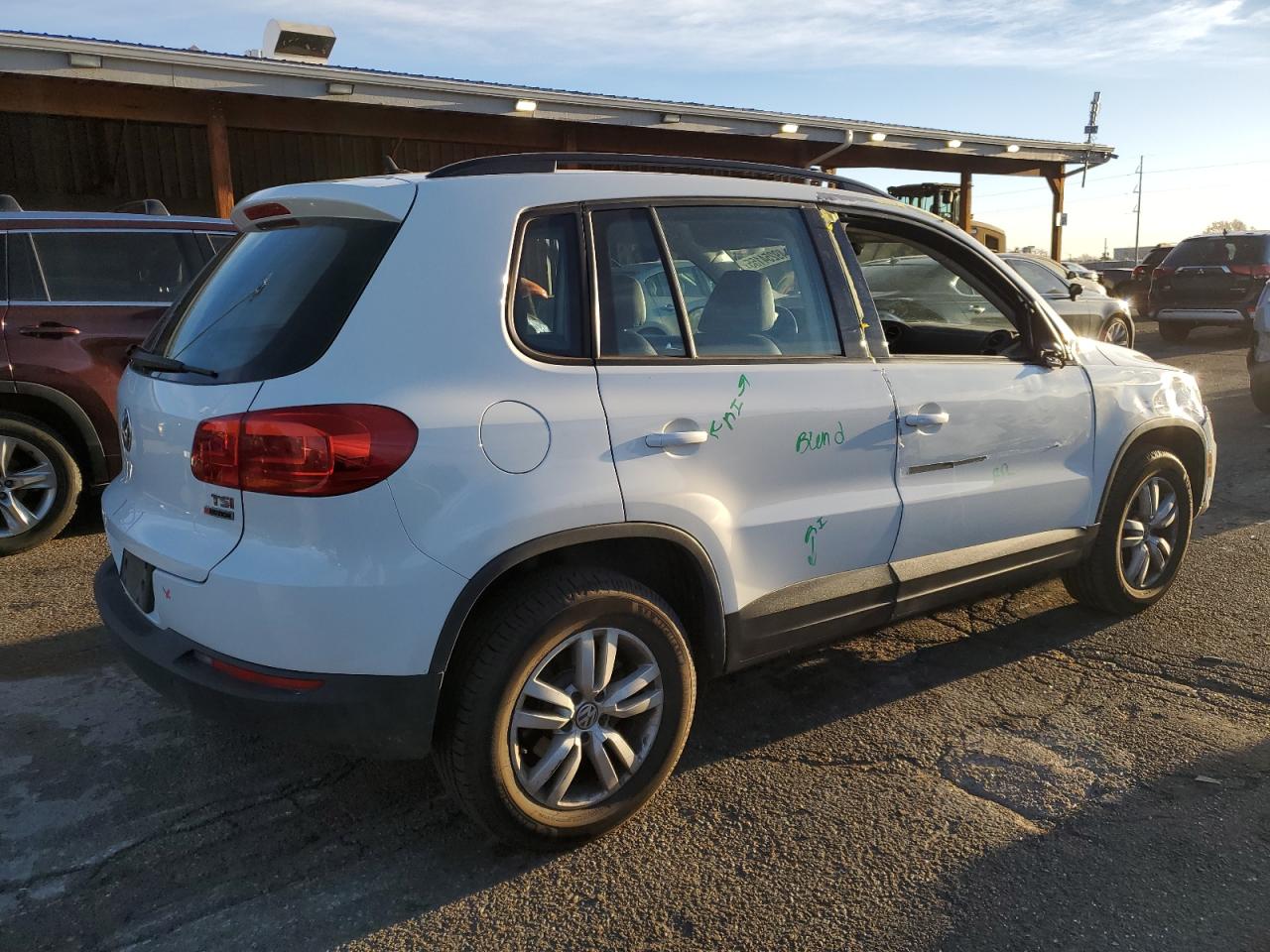 2016 Volkswagen Tiguan - Image 3