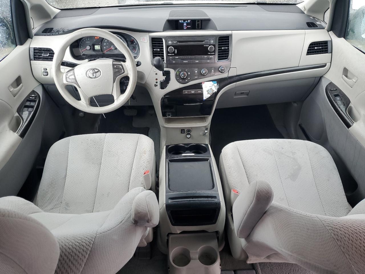 2011 Toyota Sienna - Image 8