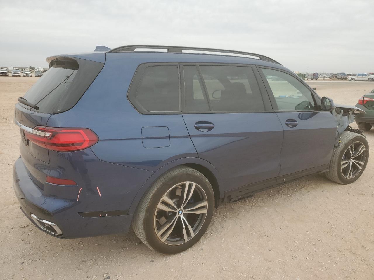 2022 BMW X7 - Image 3