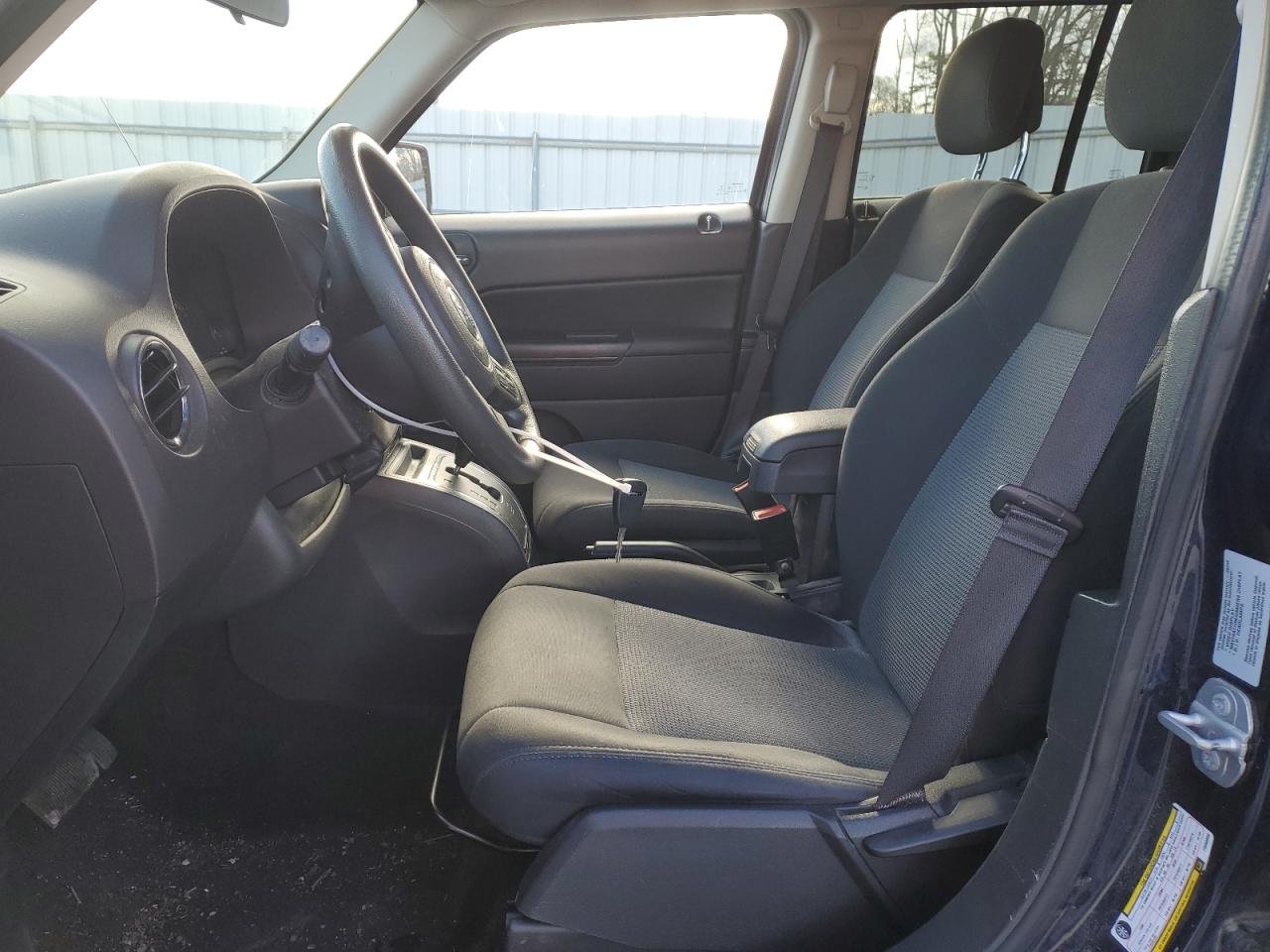 2015 Jeep Liberty (Patriot) - Image 7