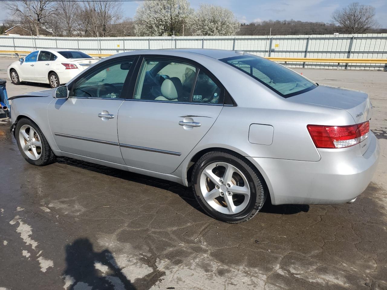 2008 Hyundai Sonata - Image 2