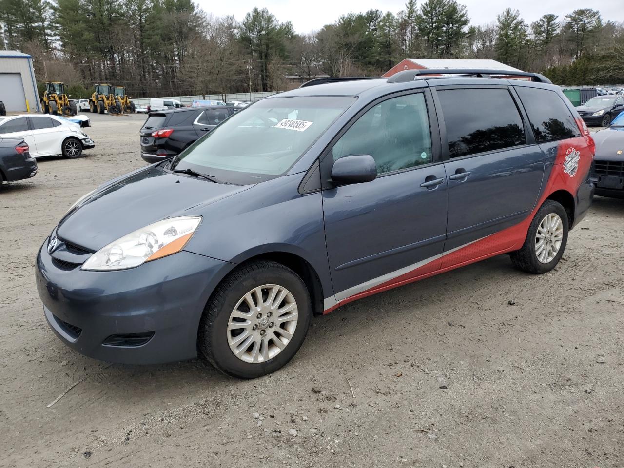 2010 Toyota Sienna - Image 1