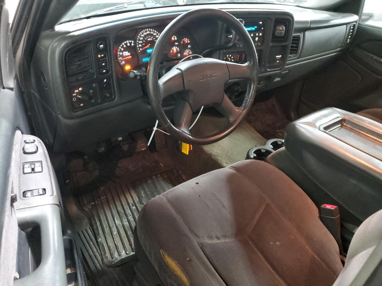 2004 GMC Sierra - Image 8