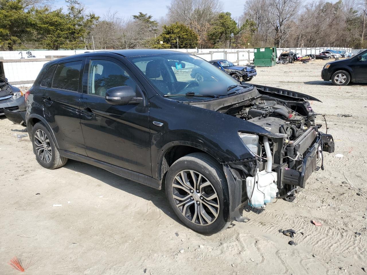 2018 Mitsubishi Outlander - Image 4