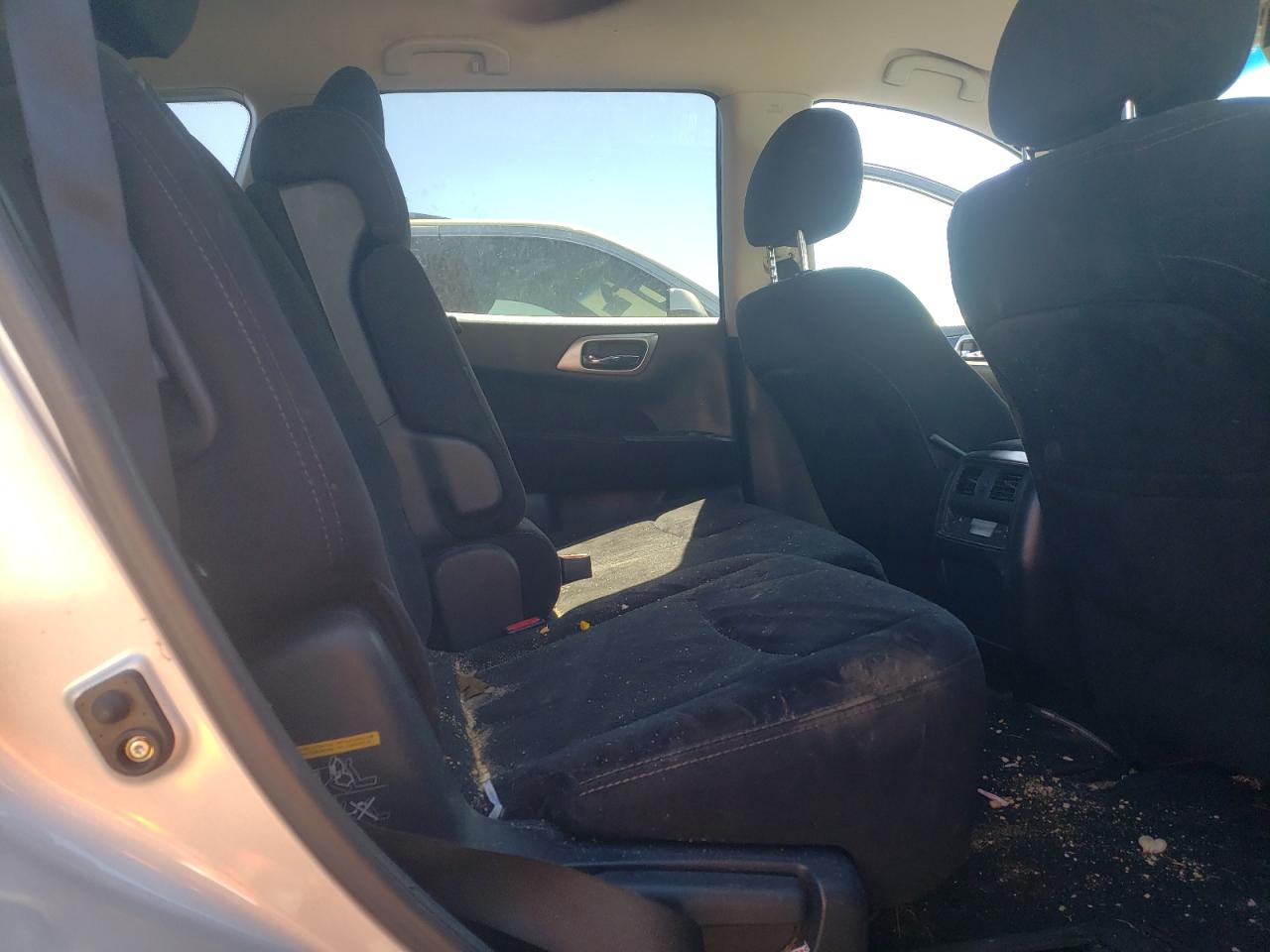 2015 Nissan Pathfinder - Image 11