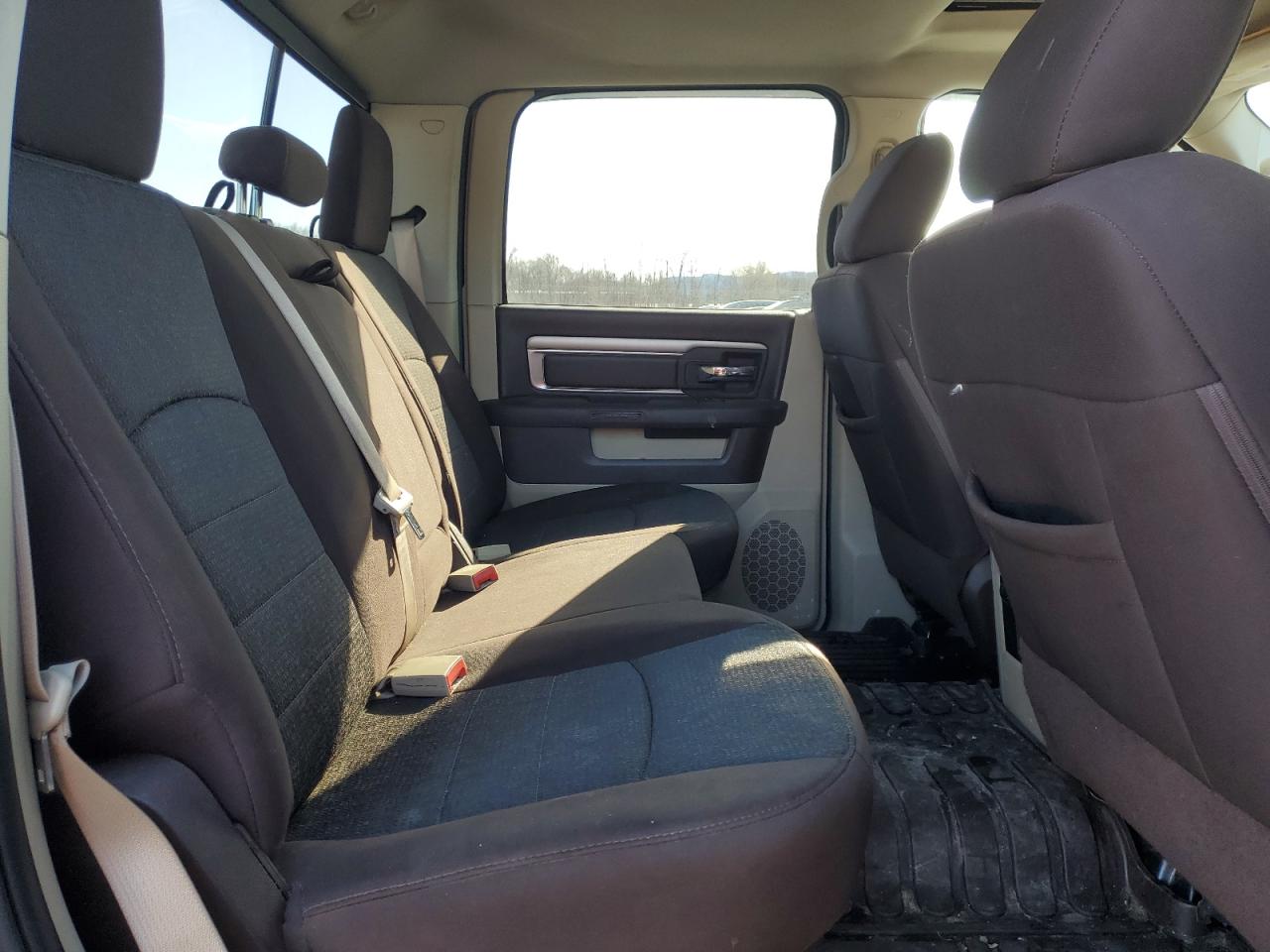 2014 RAM 1500 - Image 10